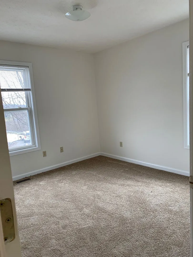 3 Bedroom 2.5 Bath Townhouse — Photo 4