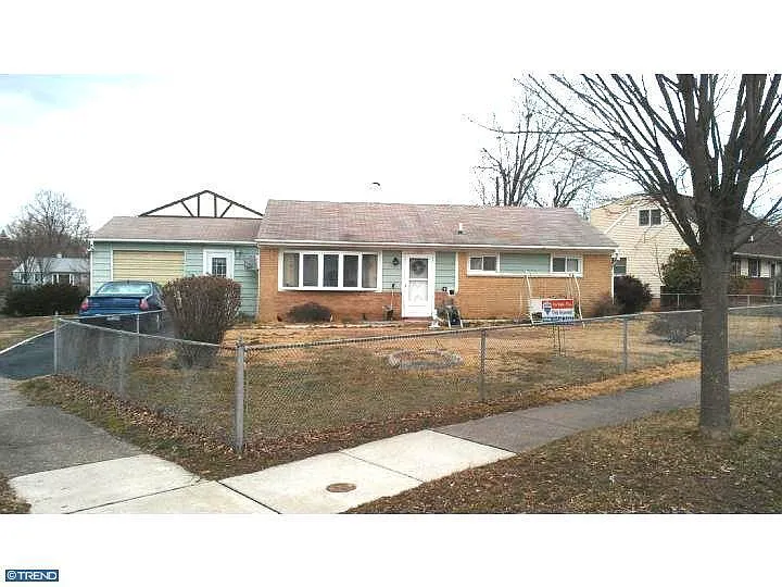 1100 Karen Ave photo 1