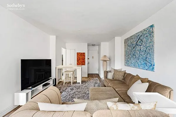 Rented by Sotheby's International Realty | media 36