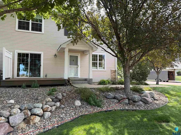 5502 S Sandra Dr, Sioux Falls, SD 57108