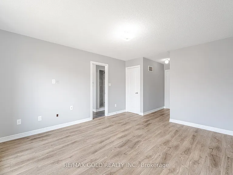 67 Yardley Cres — Photo 28