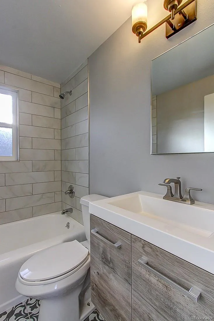2620 S Sherman St — Photo 2