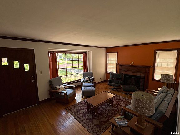 4th image of 823 Normal Ave