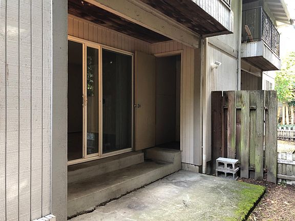 5th image of 605 4th Ave NE
