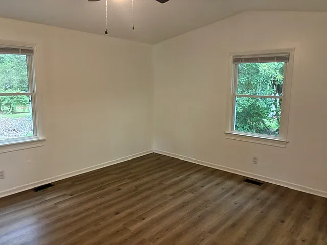 1006 W Saunders Ave — Photo 4