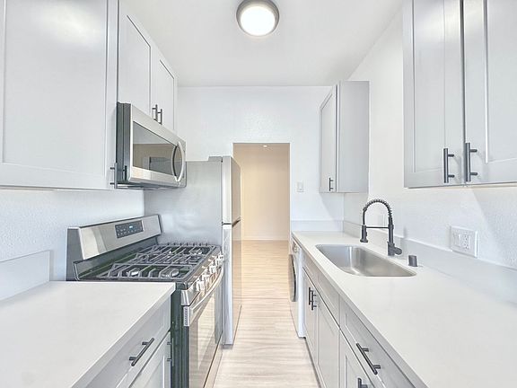 4th image of 1922 Montrose St #102