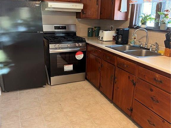 5th image of 420 Reservoir Rd