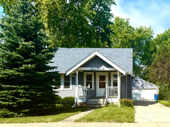 736 4th St, Menasha, WI 54952