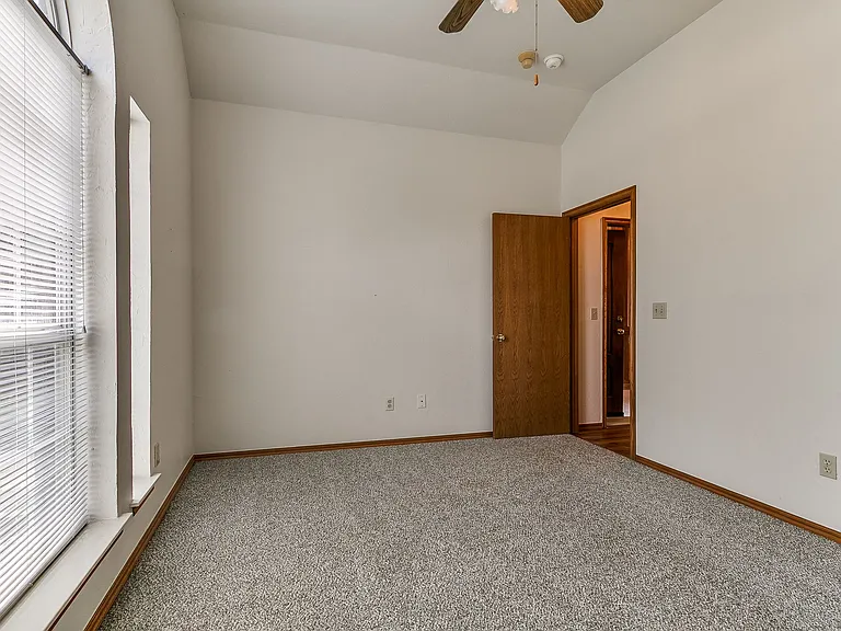 2913 Daybreak Dr — Photo 44