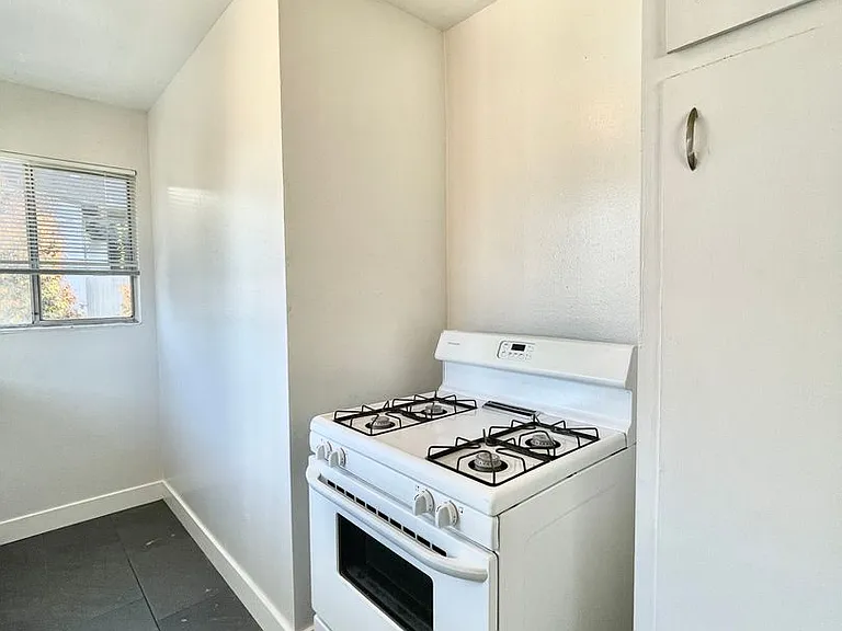 466 N Fair Oaks Avenue — Photo 6