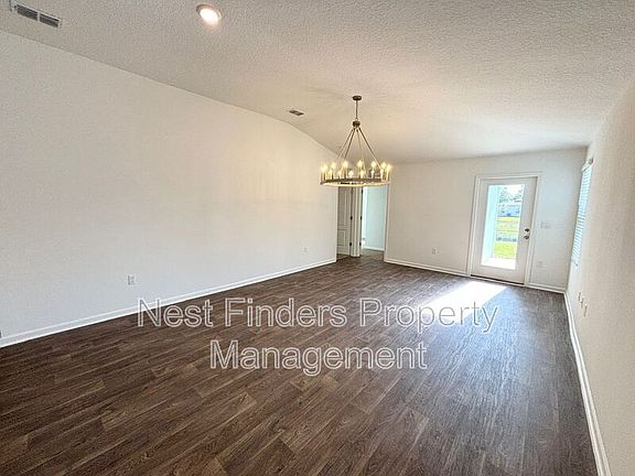 3rd image of 120 Windsor Lane St