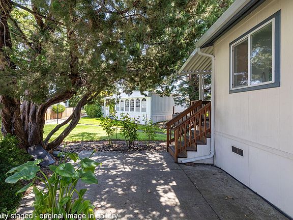 3rd image of 64 Acacia Court
