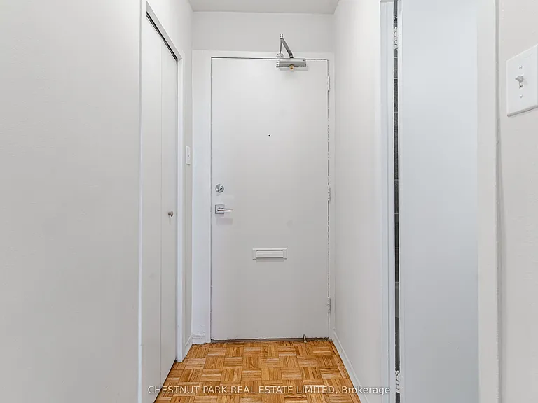 40 Godstone Rd #806 — Photo 36