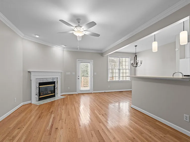 4611 Asterwood Dr — Photo 4