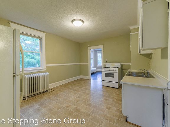 3rd image of 2210 Glenwood Ave