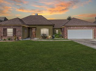 619 Beacon Dr, Youngsville, LA 70592