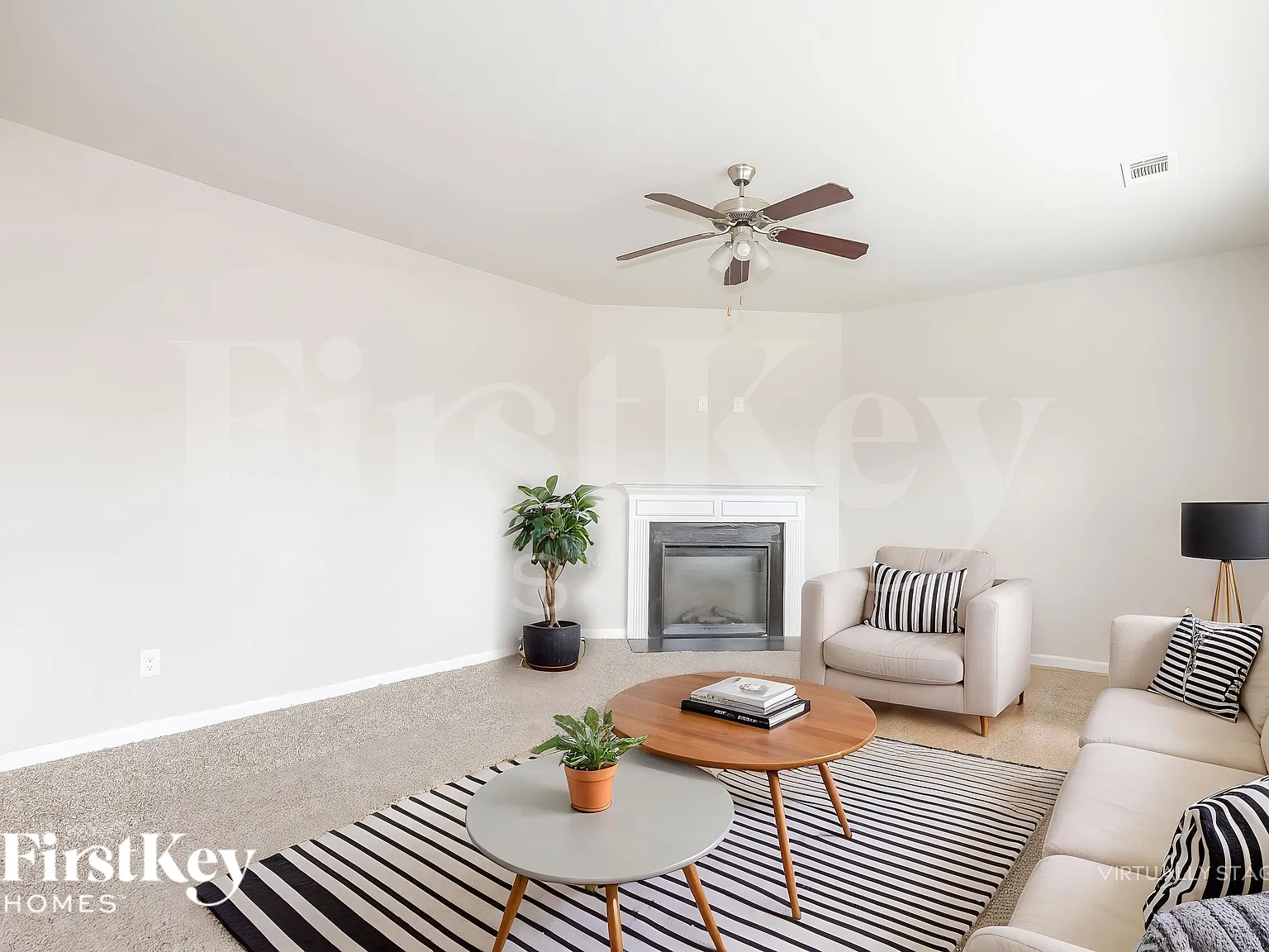 3 bed, 2.5 bath, 2444 sqft, $2,280 — Photo 4