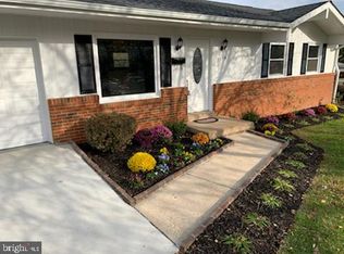 704 W Redwood Rd, Sterling, VA 20164