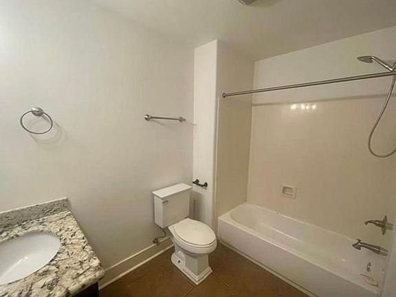 5th image of 1417 Annunciation St APT E