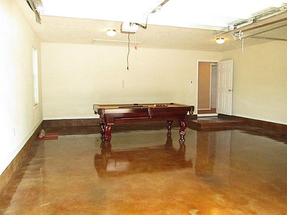 5th image of 591 Rolling Oaks Dr