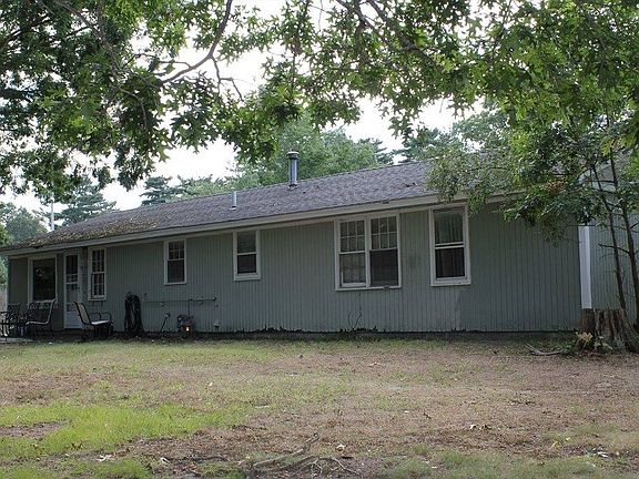 3rd image of 7 Christopher Dr