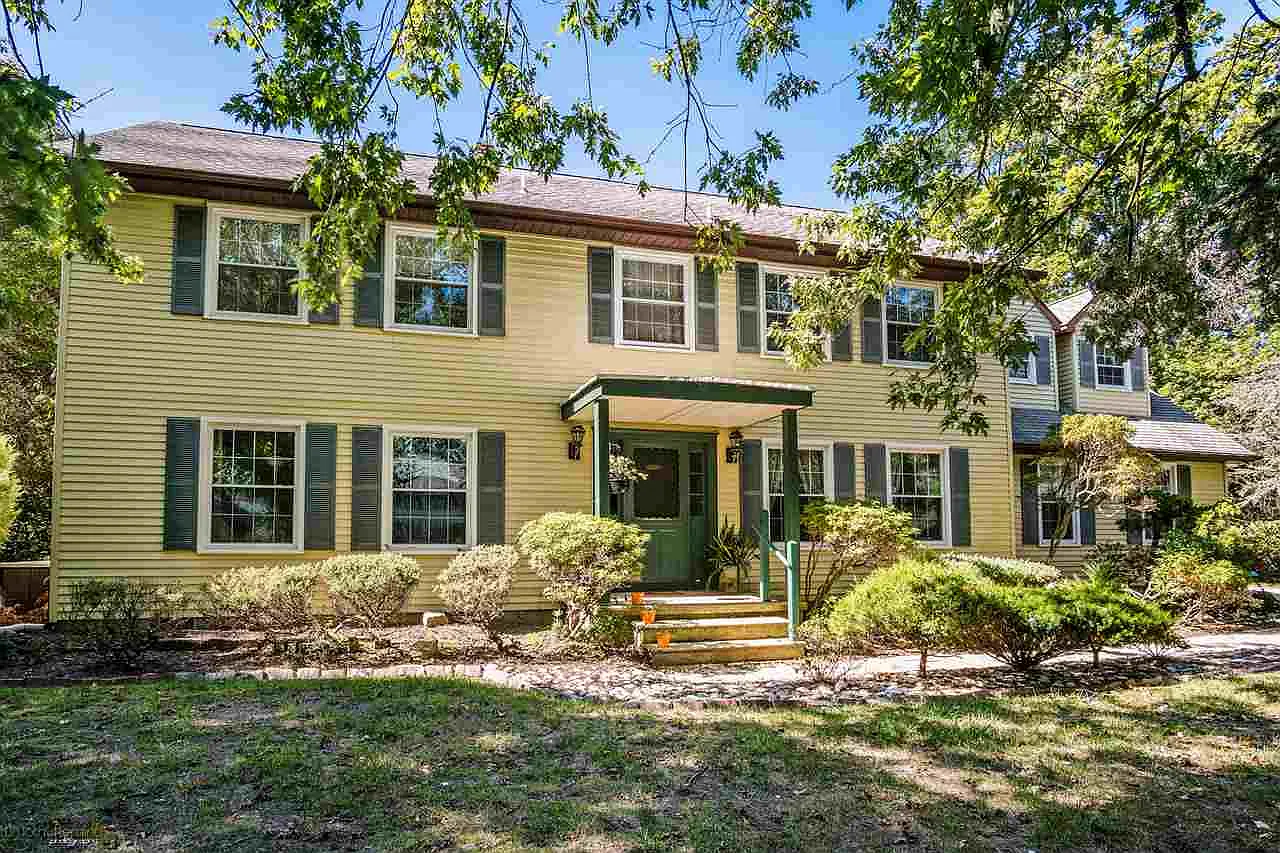 10 Dana Ave photo 1