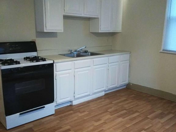 4th image of 8473 Curzon Ave