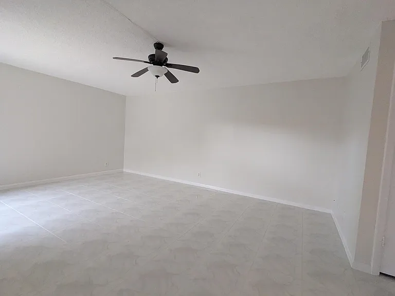 2191 White Pine Cir #D — Photo 9