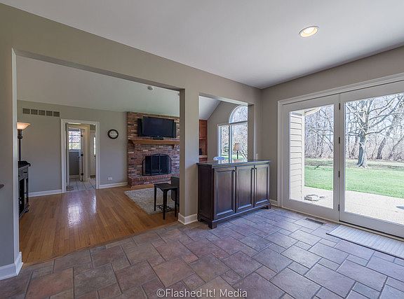 5th image of 41W536 Hunters Hill Dr