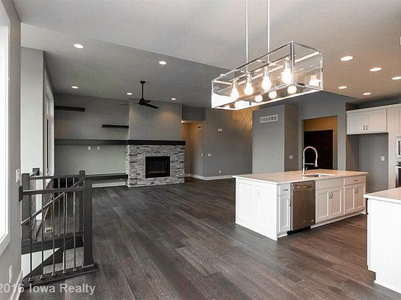 3rd image of 4711 NE Seneca Dr