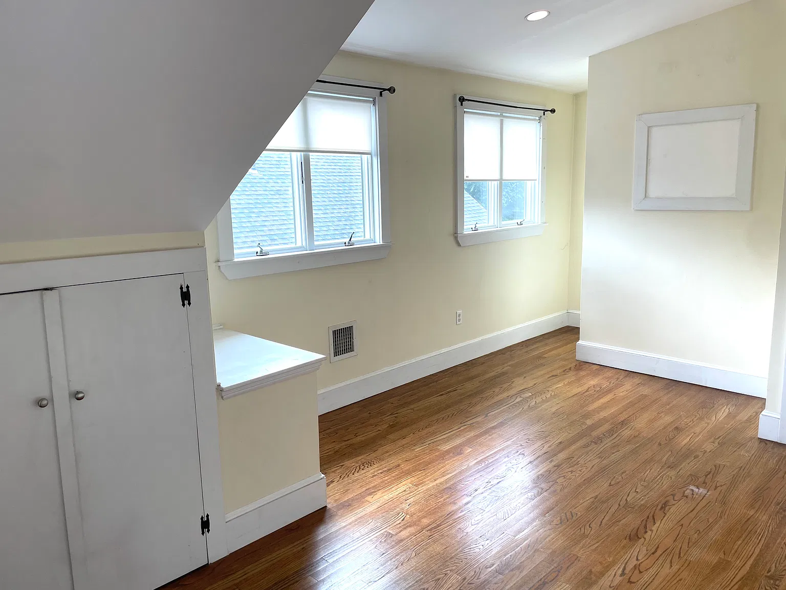 2 bed, 956 sqft, $3,600 — Photo 3