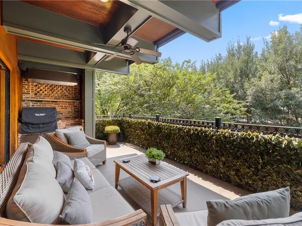 18 S Main St, Greenville, SC 29601