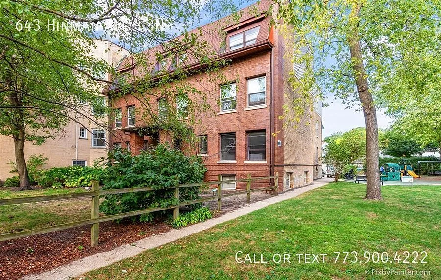Spacious Top-Floor 4-Bedroom in Prime Evanston Location Heat & Parking Included! — Photo 1