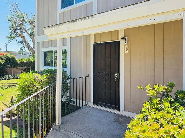 1980 Anaheim Ave #E — Photo 1