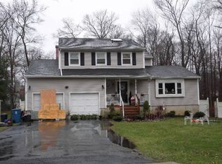 5 Kerry Ct, Old Bridge, NJ 08857