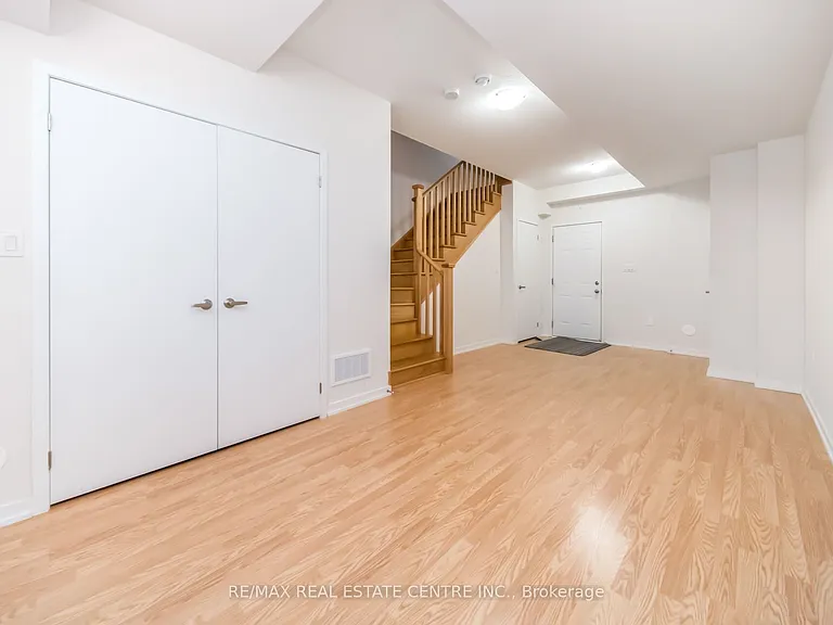 30 Lambert Ln — Photo 43