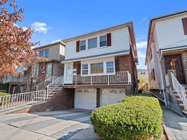 13 Country Village Ct, Bayonne, NJ 07002