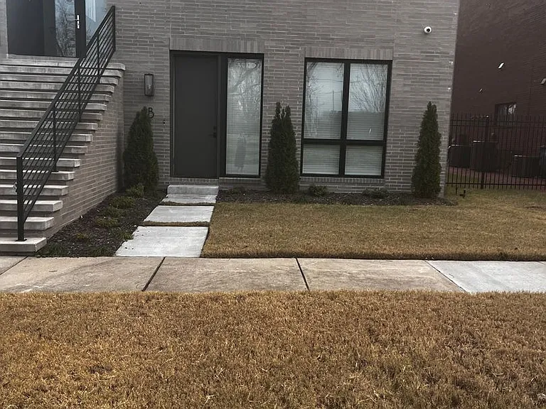 712 N Magnolia St #B — Photo 2