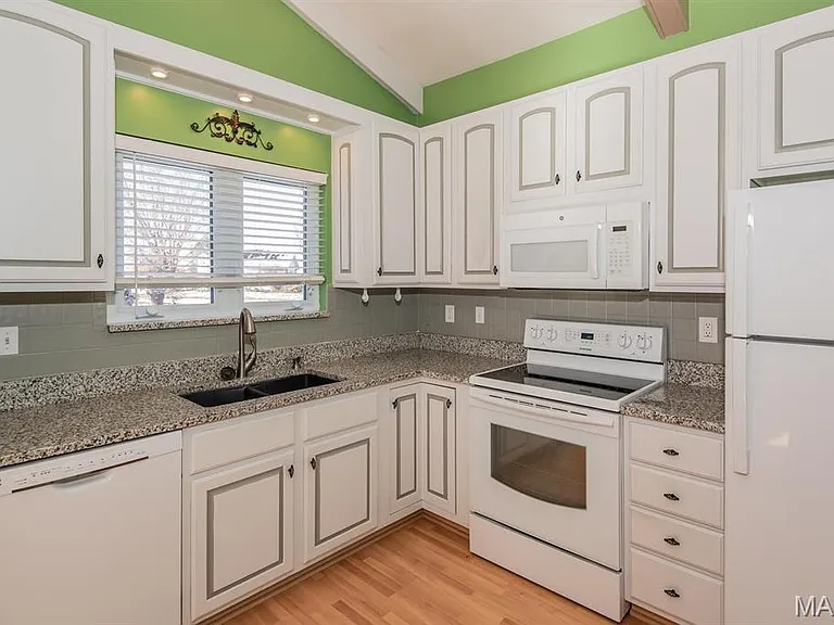 4 Barrington Dr — Photo 11