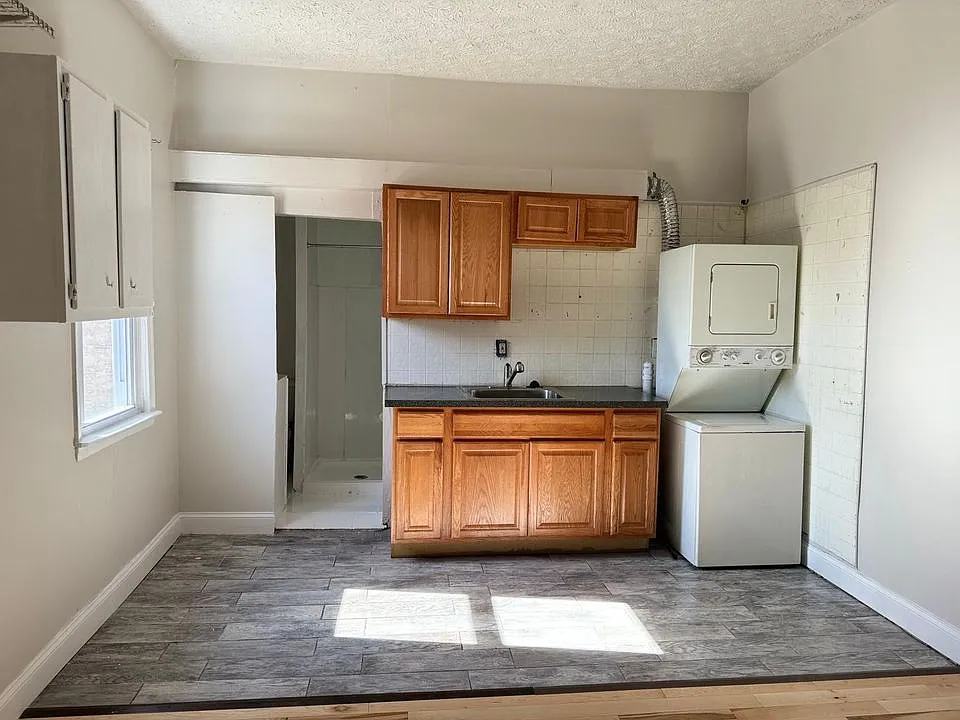 Studio, 200 sqft, $795 — Photo 1