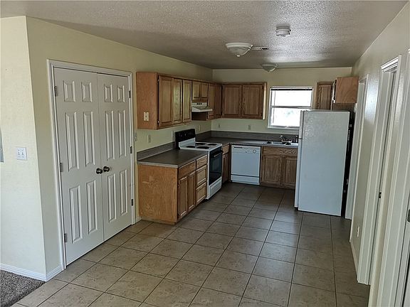 3rd image of 519 W Hutchison St APT D