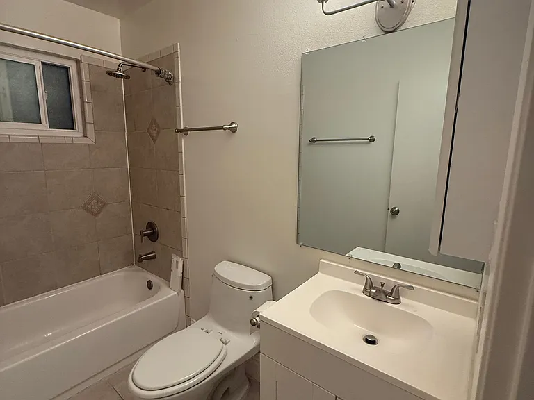 114 Carolina St #B — Photo 2