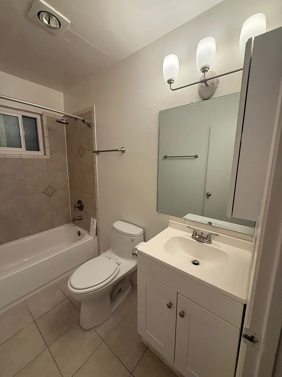 Building Photo - 114 Carolina St #B