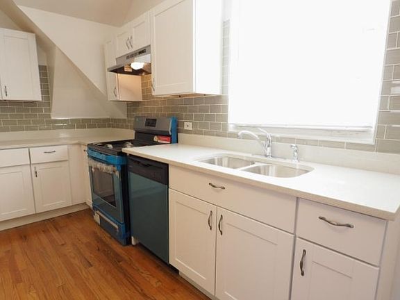 2nd image of 3919 N Ravenswood Ave #3