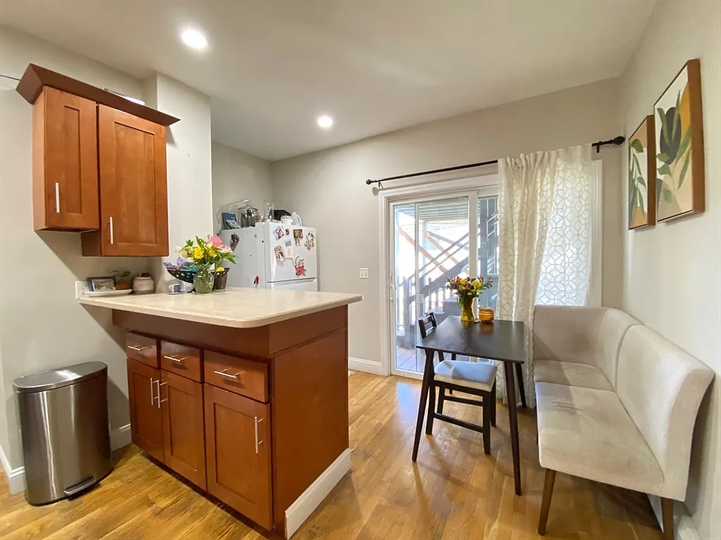 1 bed, 2.0 bath, 1182 sqft, $3,600 — Photo 3