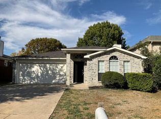 945 Ashmount Ln, Arlington, TX 76017