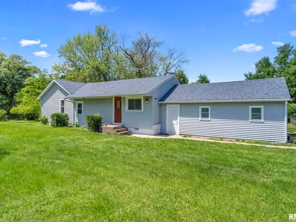 1125 1st St, Silvis, IL 61282