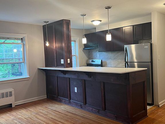 4th image of 298 Grafton Ave #8