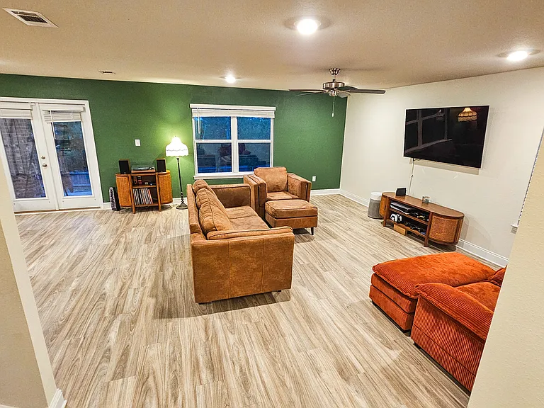 5440 Leeds Ln — Photo 3