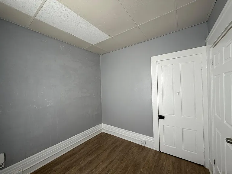 533 W Greene St — Photo 12